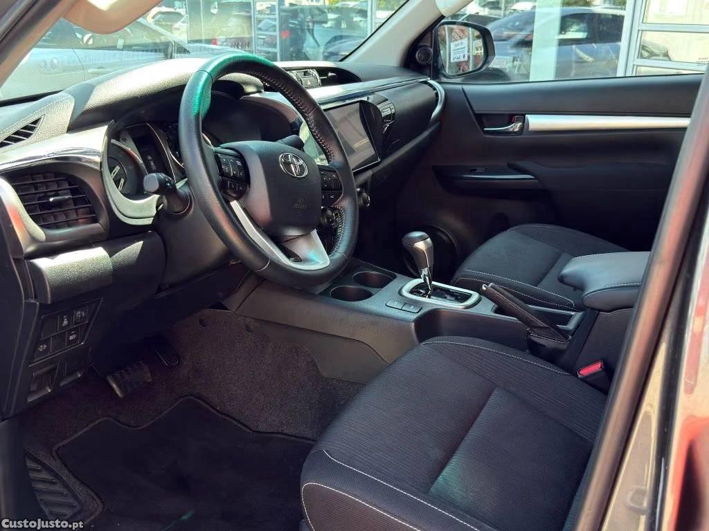 Toyota Hilux 2.4 D-4D 4WD CD Confort Aut. - 24 — photo 5