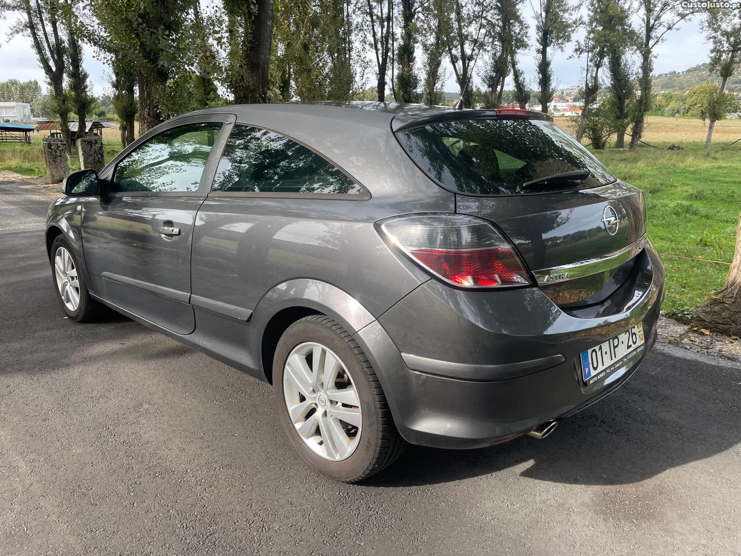 Opel Astra GTC - 09 foto 3