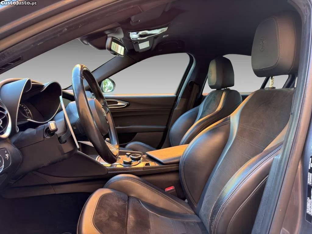 Alfa Romeo Giulia 2.9 Bi-Turbo Quadrifoglio AT8 - 19 foto 5