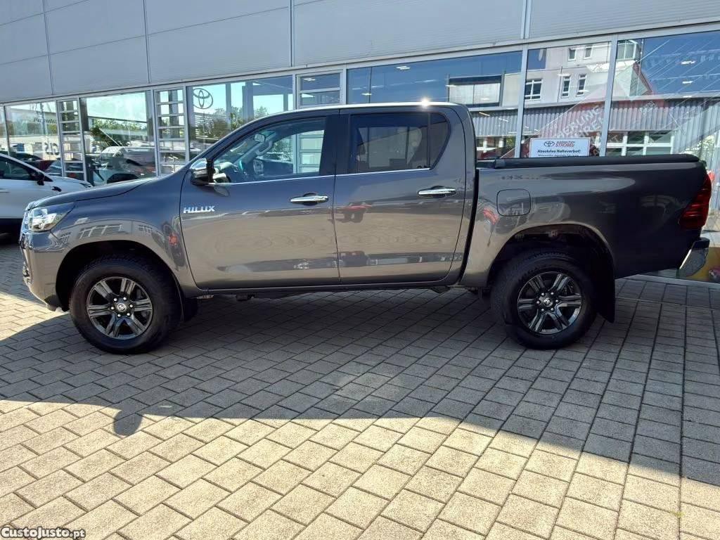 Toyota Hilux 2.4 D-4D 4WD CD Confort Aut. - 24 — photo 2