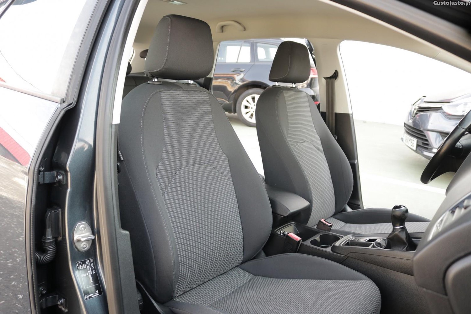 SEAT Leon ST 1.6 TDI Style 115cv — fotografia 39