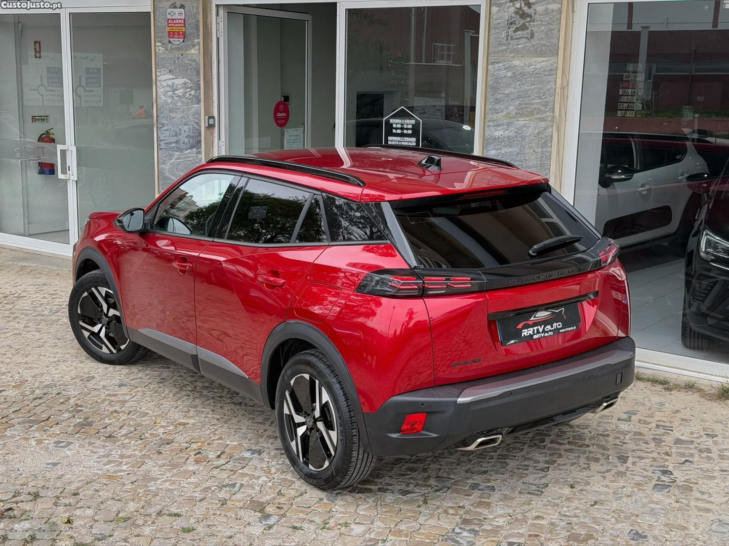 Peugeot 2008 PureTech 130 EAT8 GT — photo 2
