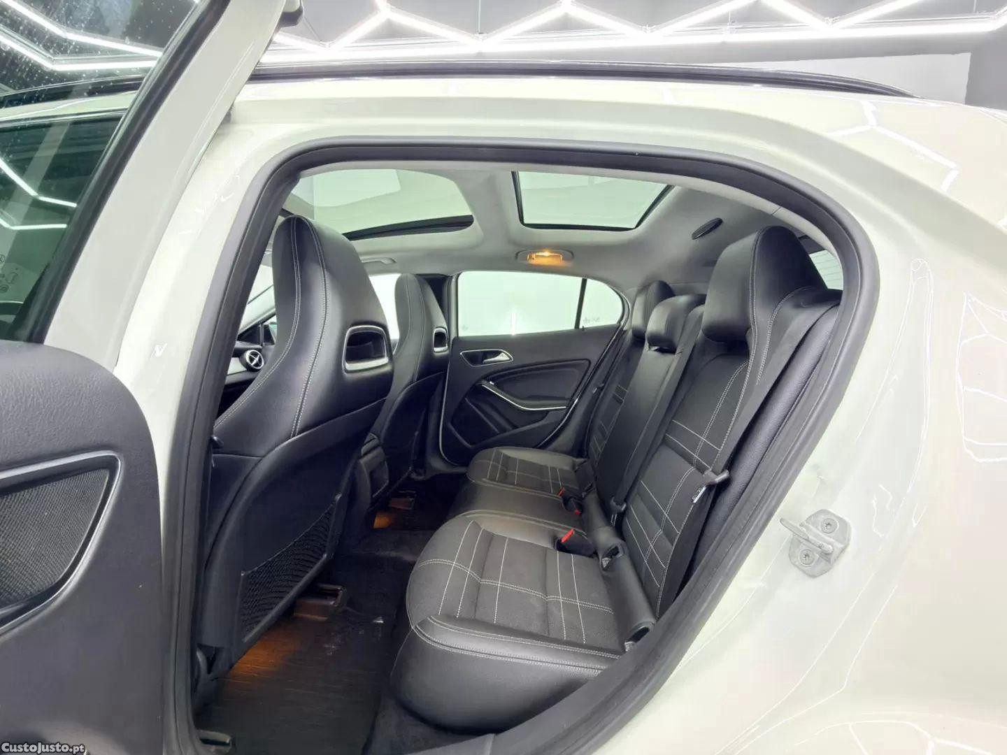 Mercedes-Benz GLA 200 Urban — fotografia 12