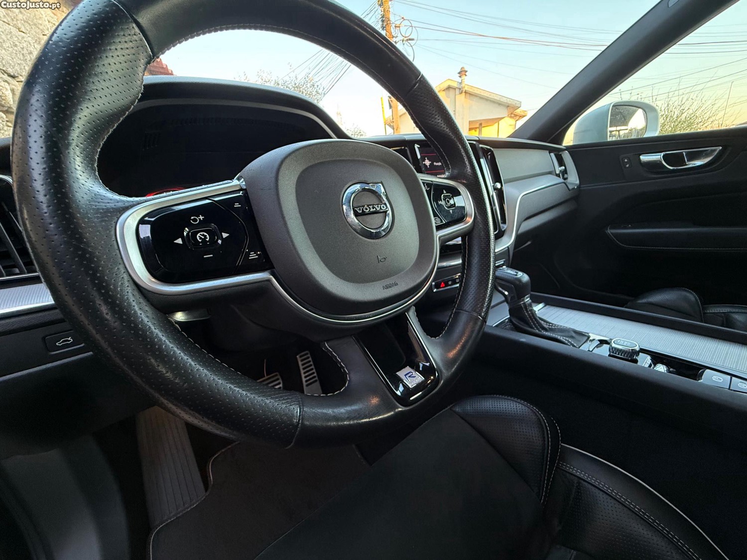 Volvo XC60 D4 R-Design Geartronic - 18 — photo 5