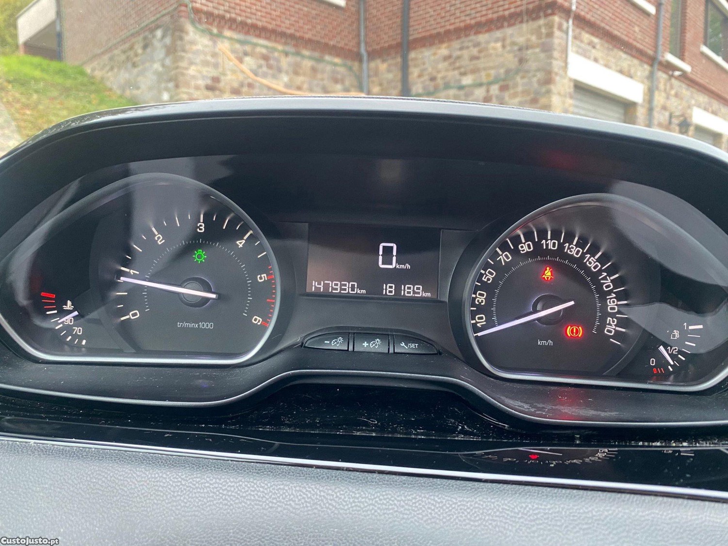 Peugeot 208 1.6 hdi active — fotografia 3