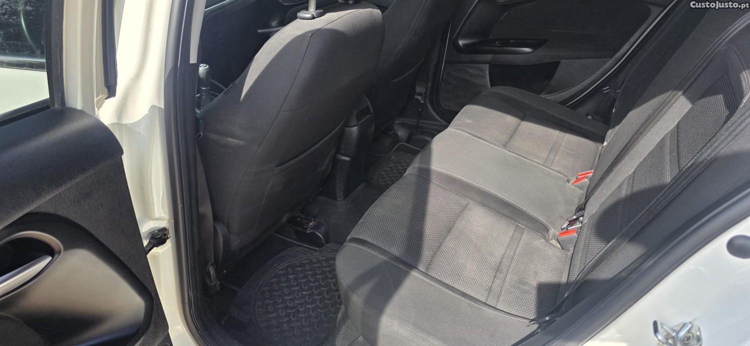 Fiat Tipo 1.3 M-Jet Lounge Tech J17 — fotografia 4