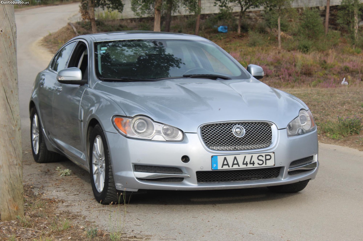 Jaguar XF 2.7D  V6 Luxury - 08 foto 2
