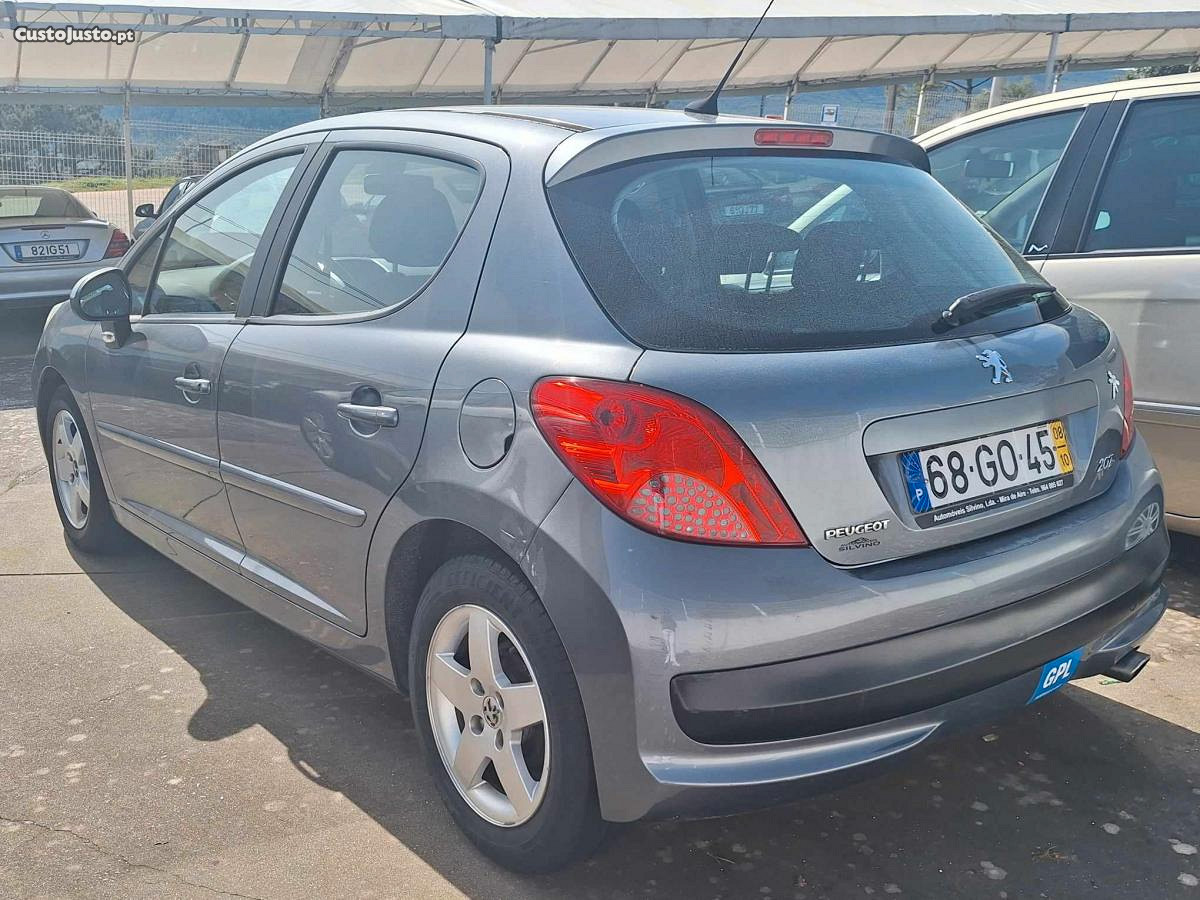 Peugeot 207 1.4 i — fotografia 7