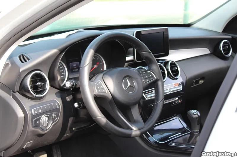 Mercedes-Benz C 180 d Exclusive — fotografia 24