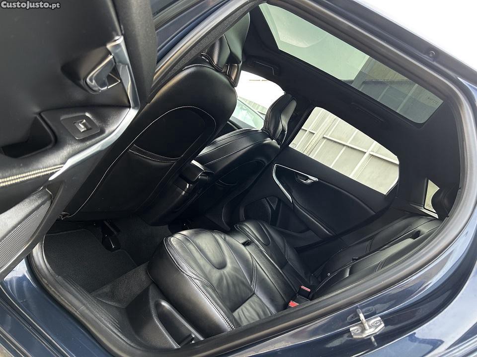 Volvo V40 D4 R-DESIGN 2.0 190cv D4  FULL-EXTRAS — photo 5