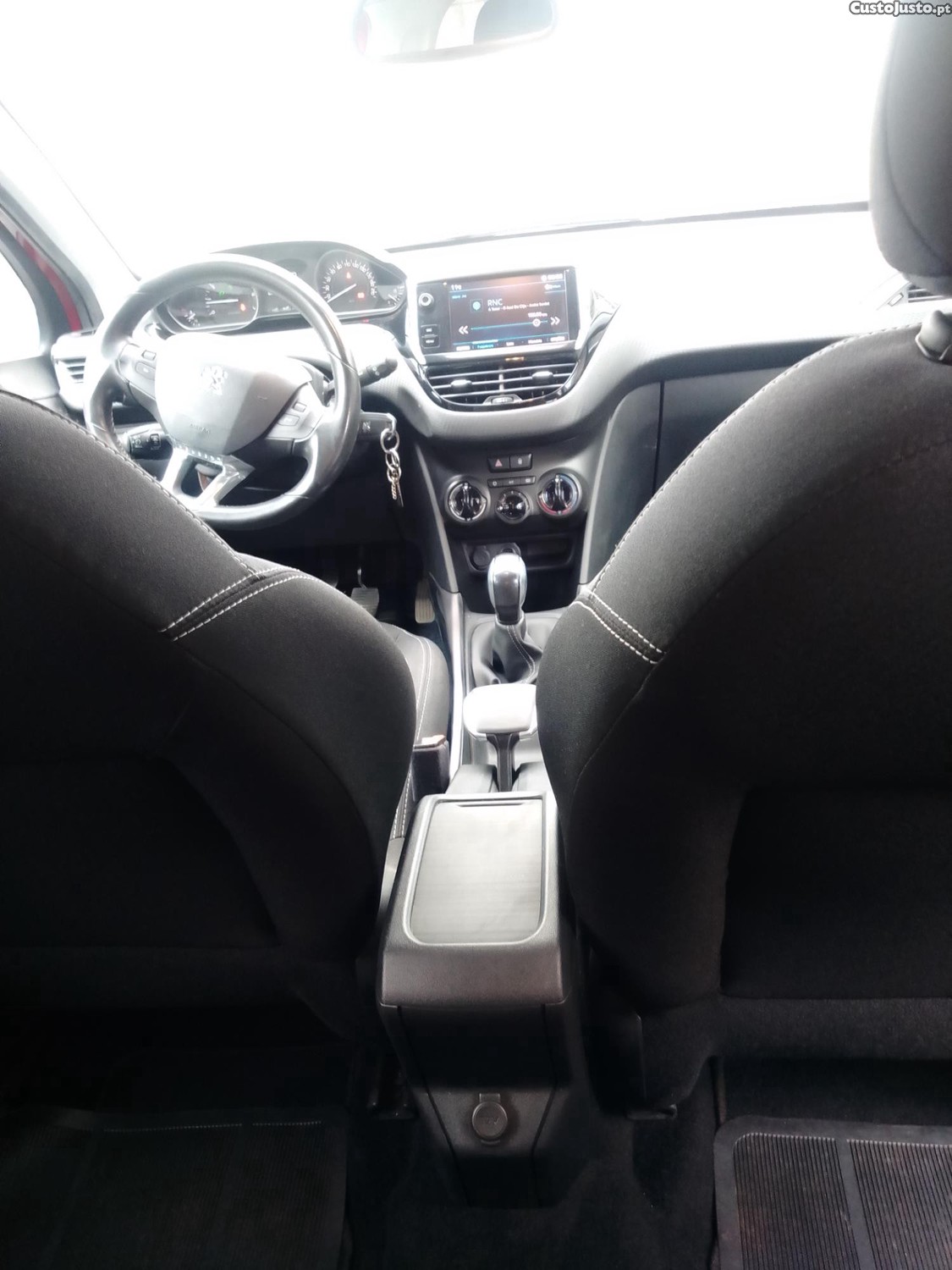 Peugeot 2008 Stellantis — fotografia 7