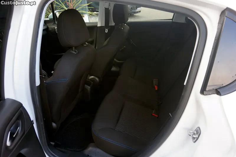 Peugeot 208 1.5 BlueHDi Signatur — fotografia 18