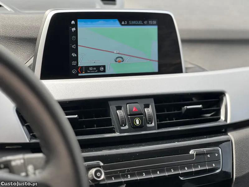 BMW X1 16 d sDrive Advantag — fotografia 8