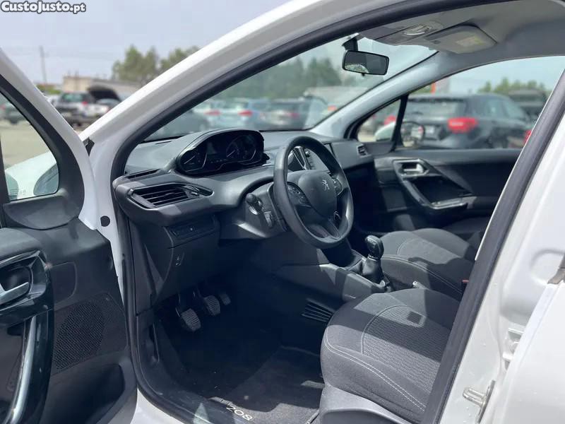 Peugeot 208 1.5 BlueHDi Active P — fotografia 13