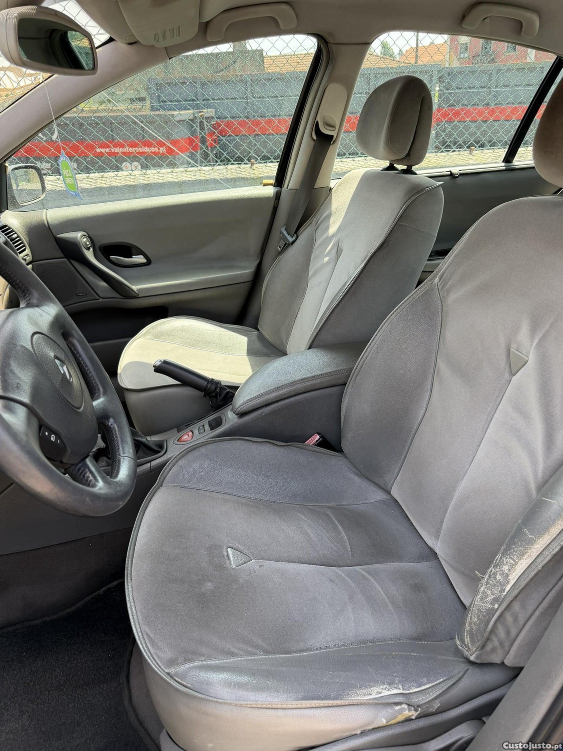 Renault Laguna 1.8i — fotografia 9