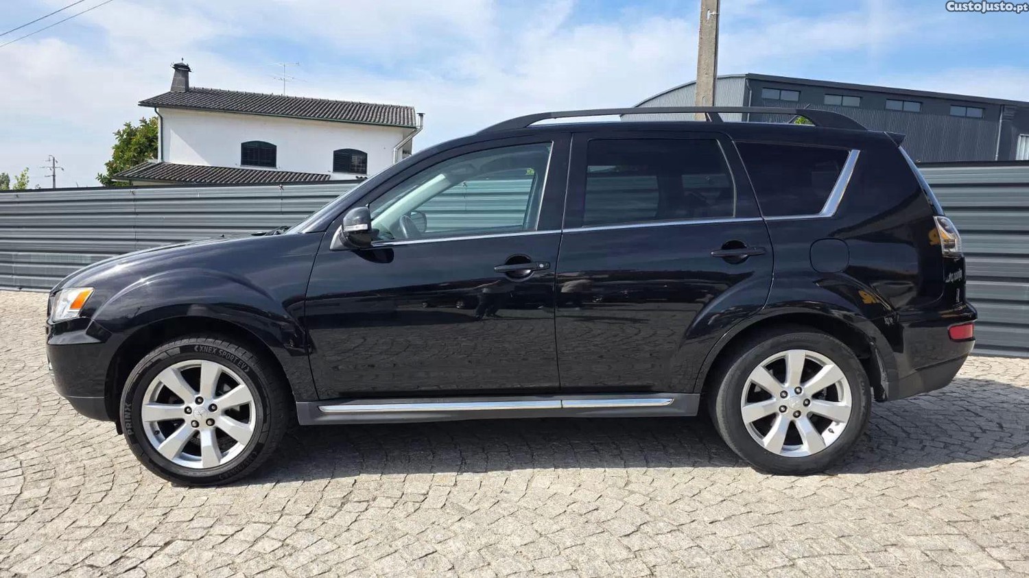 Mitsubishi Outlander 2.2 di-d intense — photo 2