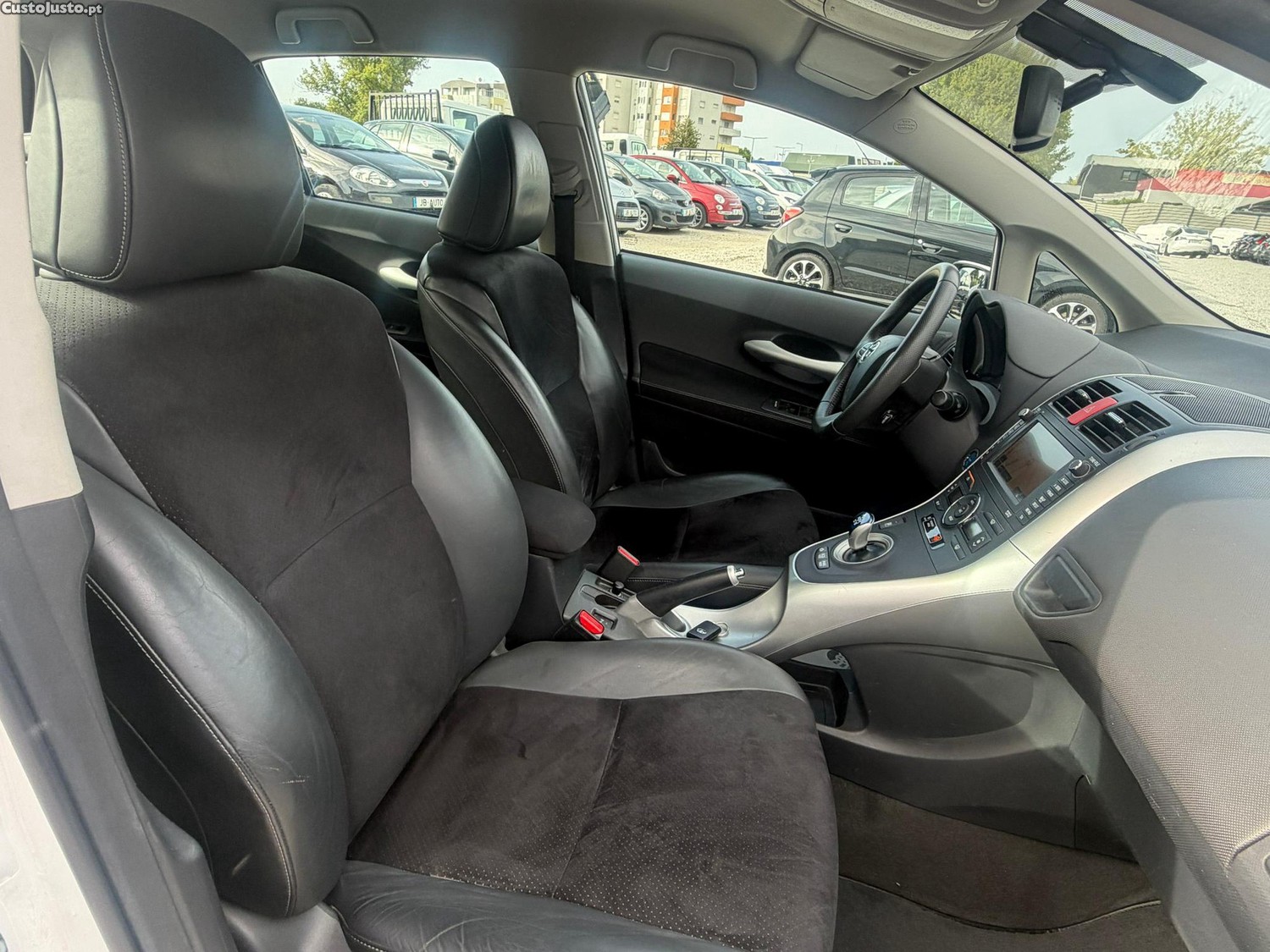 Toyota Auris 1.8 HSD Comfort +P.Sport+Navi — fotografia 4