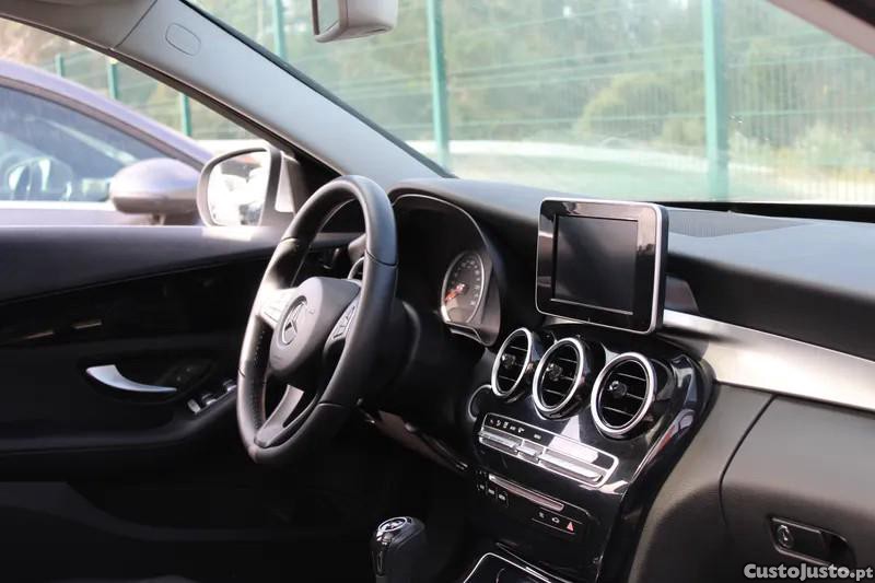 Mercedes-Benz C 180 d Exclusive — fotografia 18