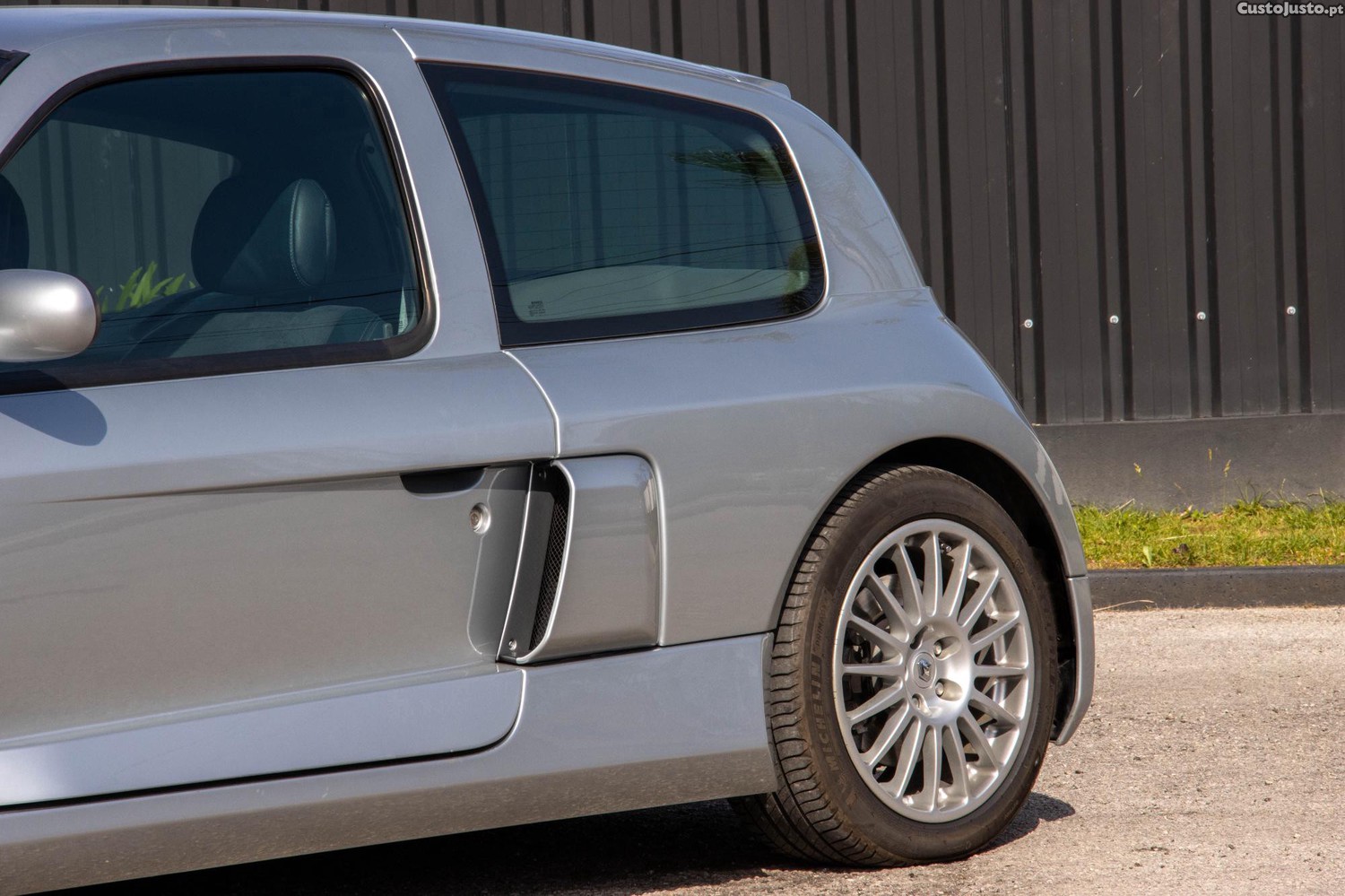 Renault Clio 3.0 V6 SPORT - 01 — photo 4