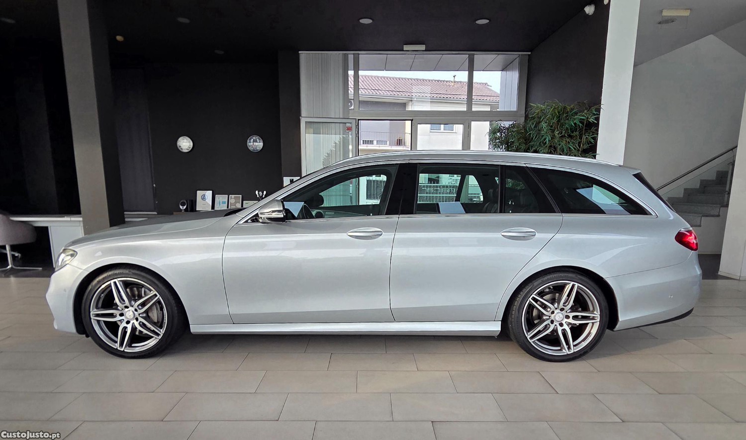 Mercedes-Benz E 220 d AMG LIne Nacional - 17 — photo 3