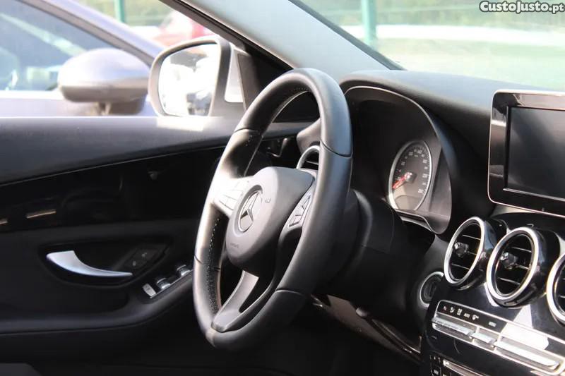 Mercedes-Benz C 180 d Exclusive — fotografia 17
