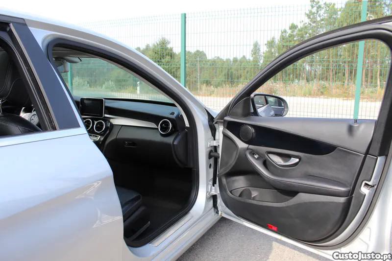 Mercedes-Benz C 180 d Exclusive — fotografia 9