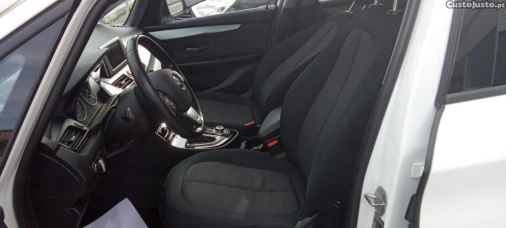 BMW 216 Active Tourer 216 — fotografia 4
