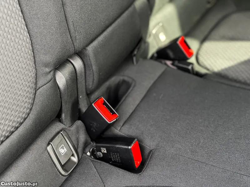 BMW X1 16 d sDrive Advantag — fotografia 2