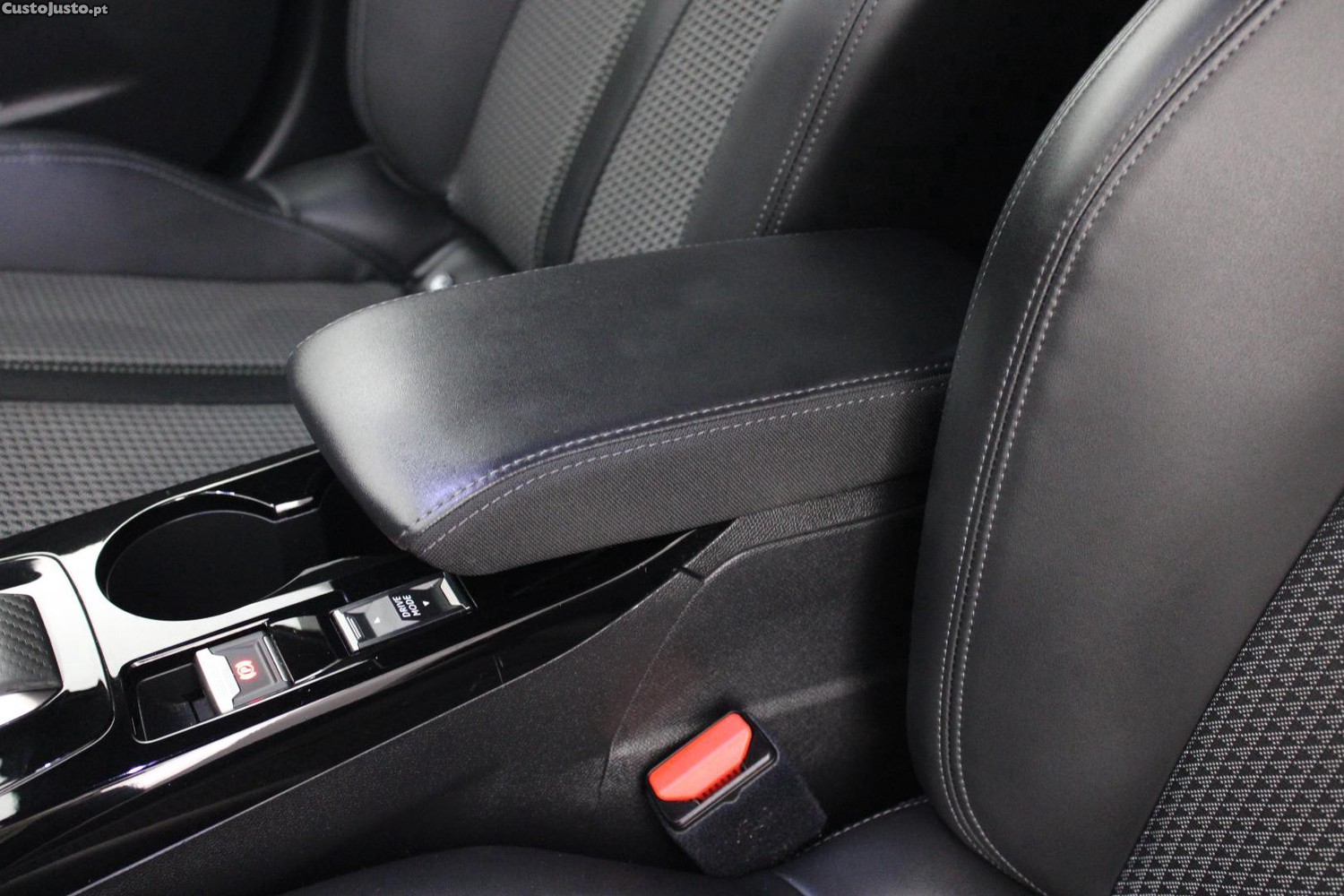 Peugeot 2008 1.5 BHDI GT (AUTO) — fotografia 14