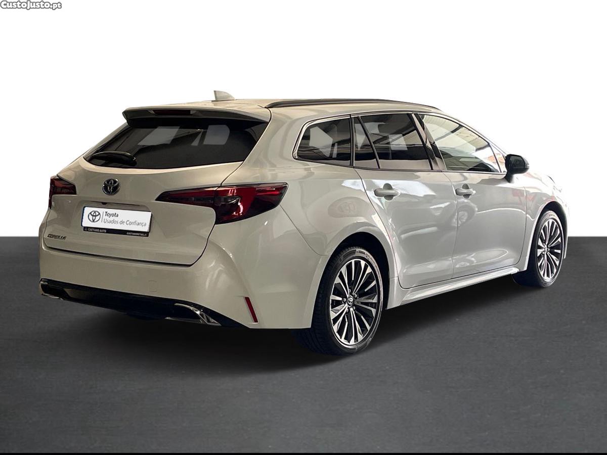 Toyota Corolla TS 1.8 Hybrid Comfort Plus — fotografia 3