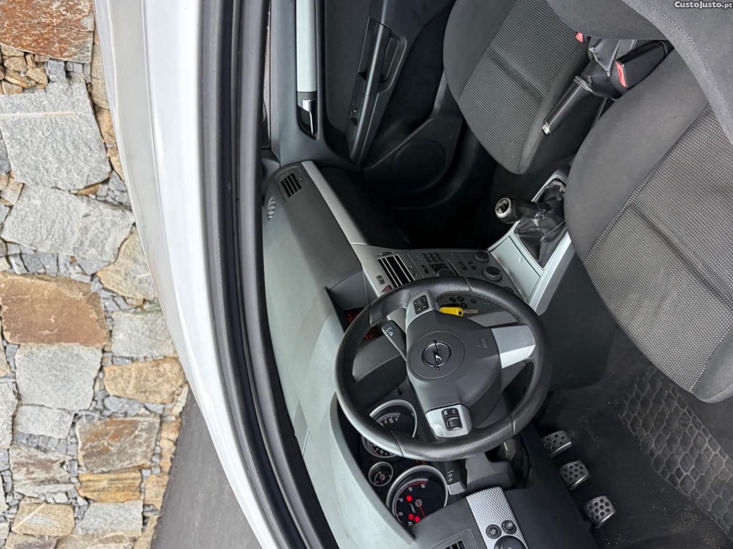 Opel Astra 1.3 — fotografia 5