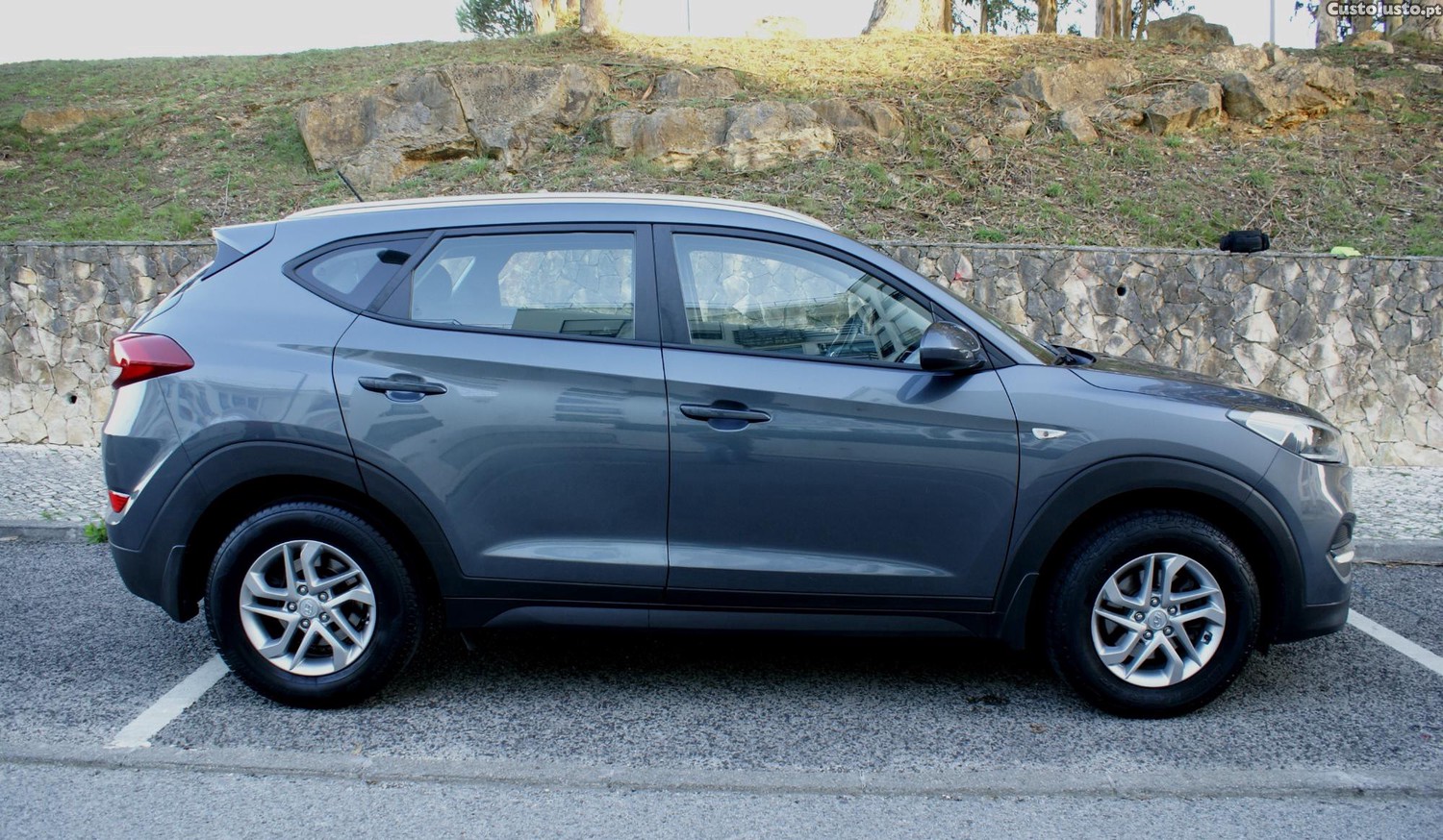 Hyundai Tucson 1.7 CRDi Creative Plus — fotografia 9
