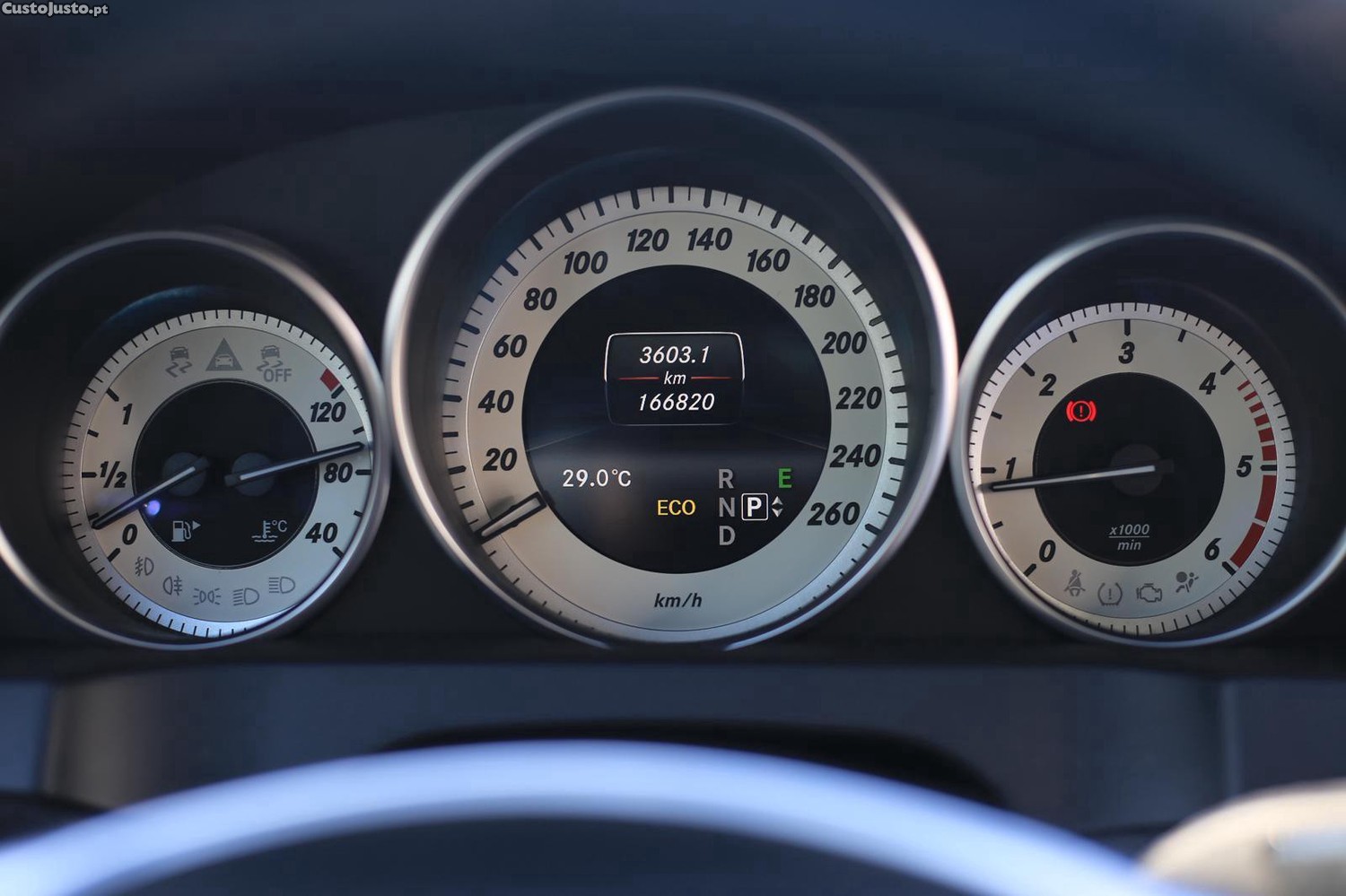 Mercedes-Benz E 250 Coupé Avantgarde AMG Line — fotografia 6