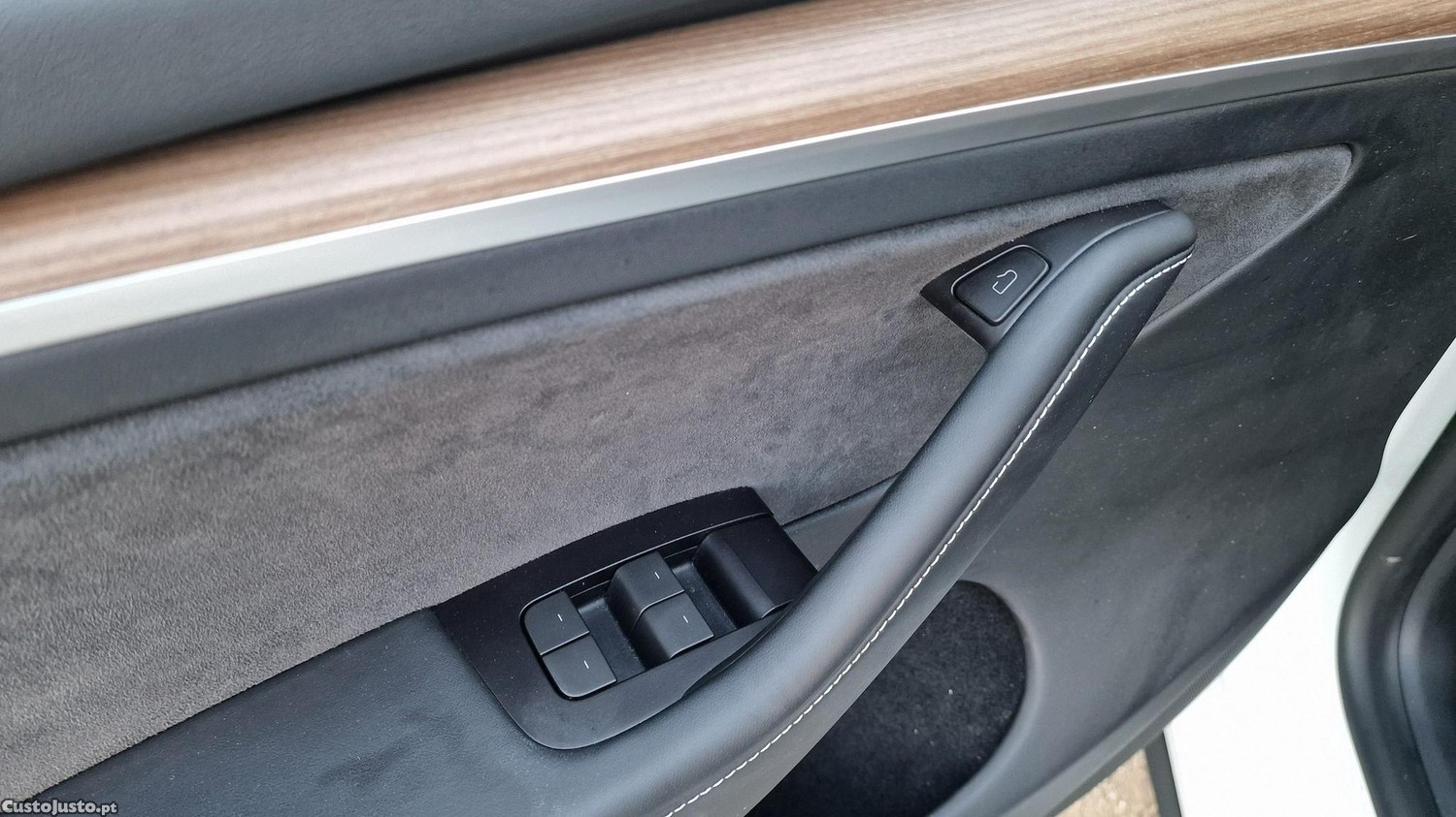 Tesla Model Y Long Range Tração Integral — fotografia 16