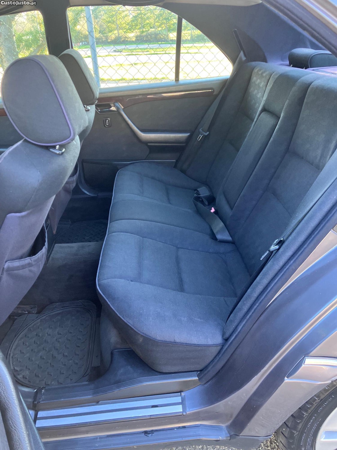 Mercedes-Benz C 250 TURBO — fotografia 2