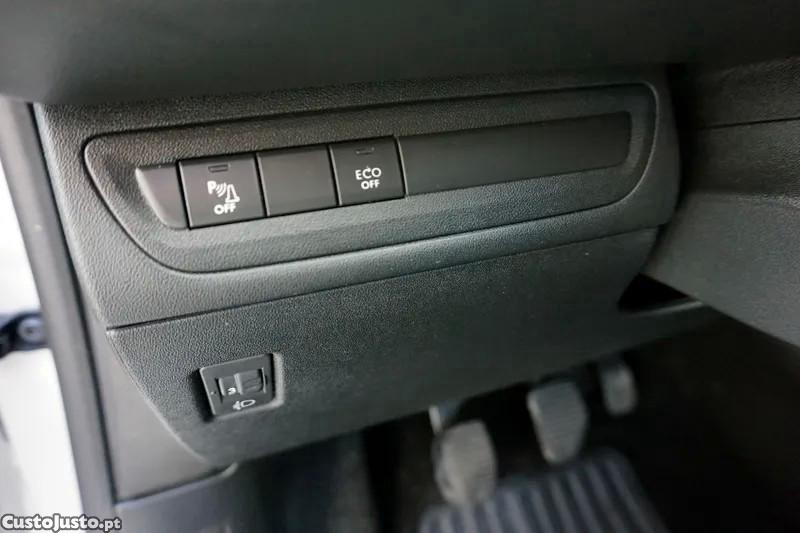 Peugeot 208 1.5 BlueHDi Signatur — fotografia 13