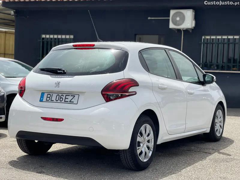 Peugeot 208 1.5 BlueHDi Active P — fotografia 14