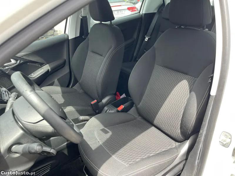 Peugeot 208 1.5 BlueHDi Active P — fotografia 8