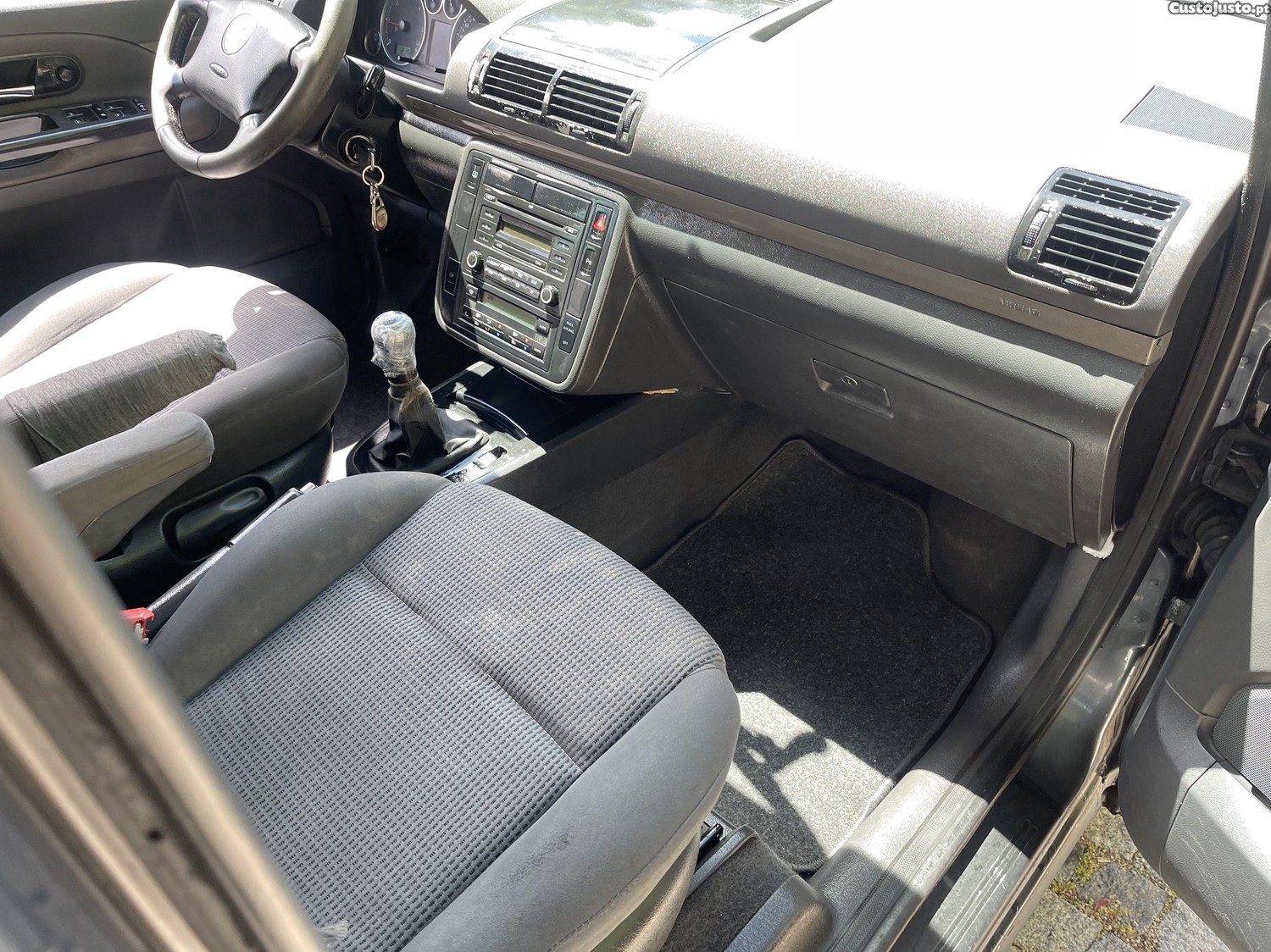 Volkswagen Sharan 2.0tdi — fotografia 3