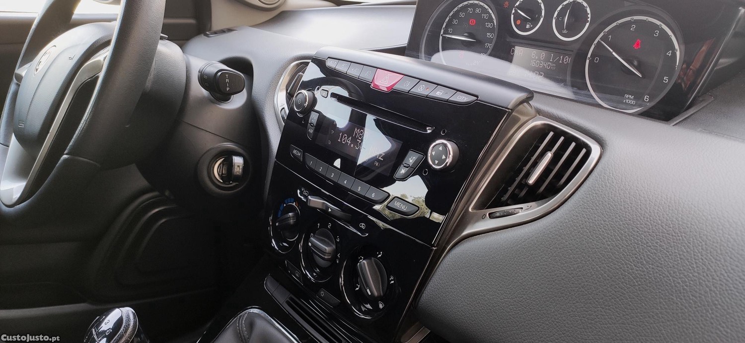 Lancia Ypsilon 1.3 M-jet S&S Gold — fotografia 3