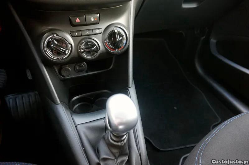 Peugeot 208 1.5 BlueHDi Signatur — fotografia 12