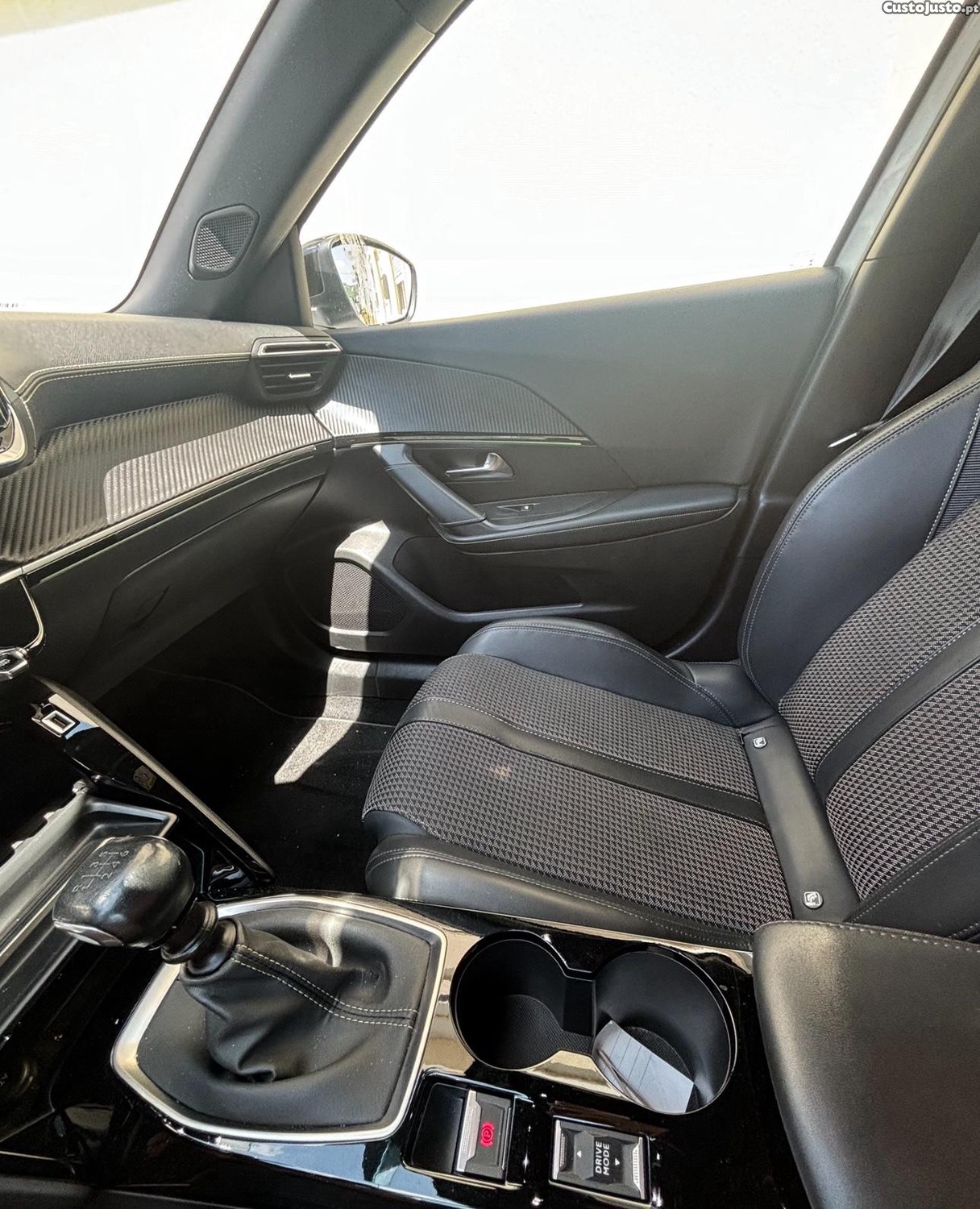 Peugeot 2008 1.2 gt 130cv — photo 3
