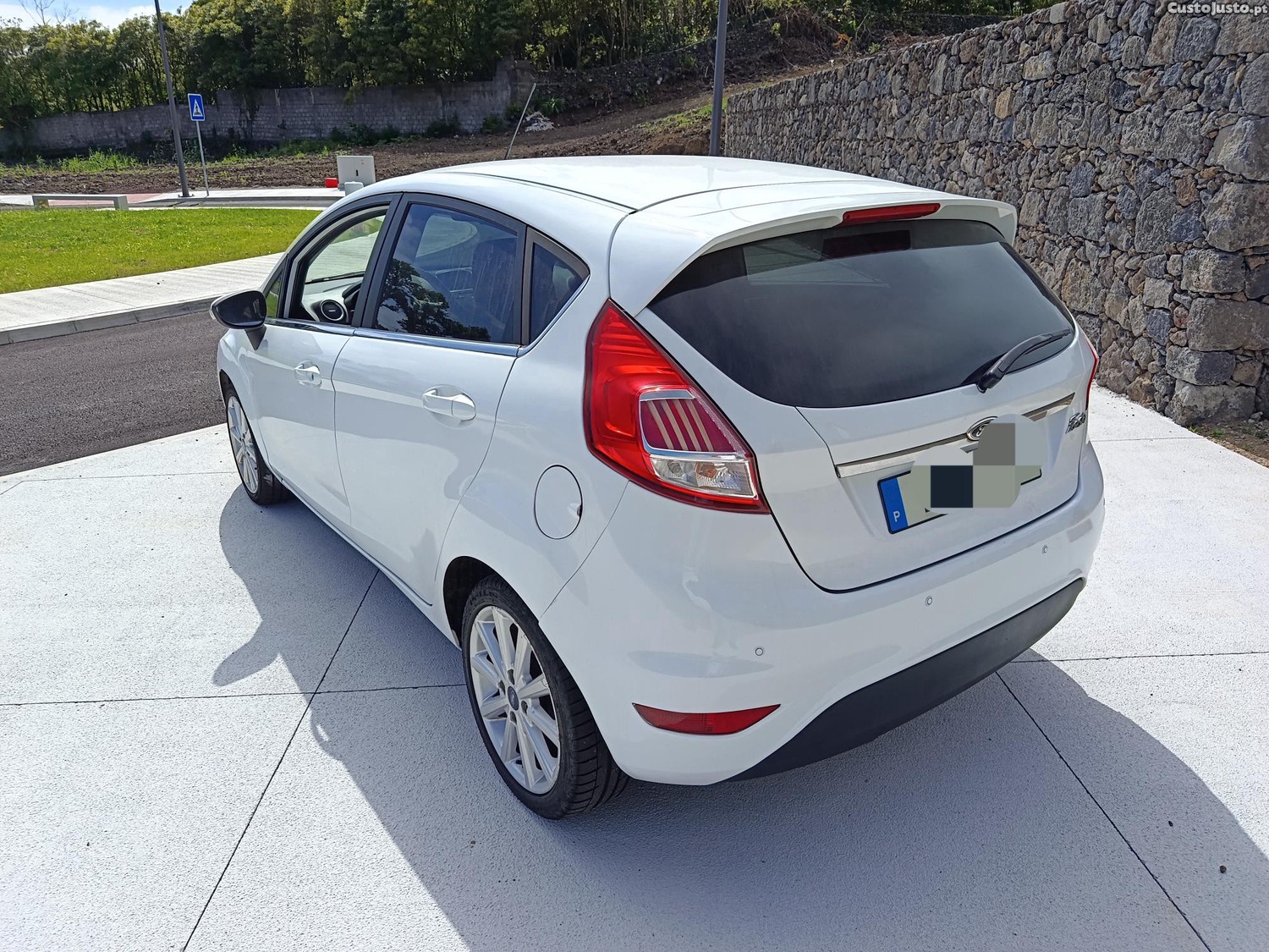Ford Fiesta 1.5 tdci — fotografia 4