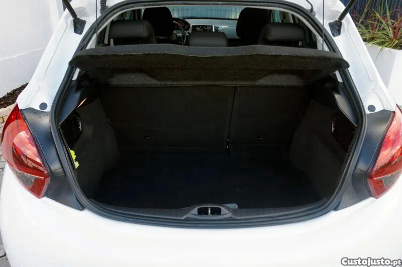 Peugeot 208 1.5 BlueHDi Signatur — fotografia 3