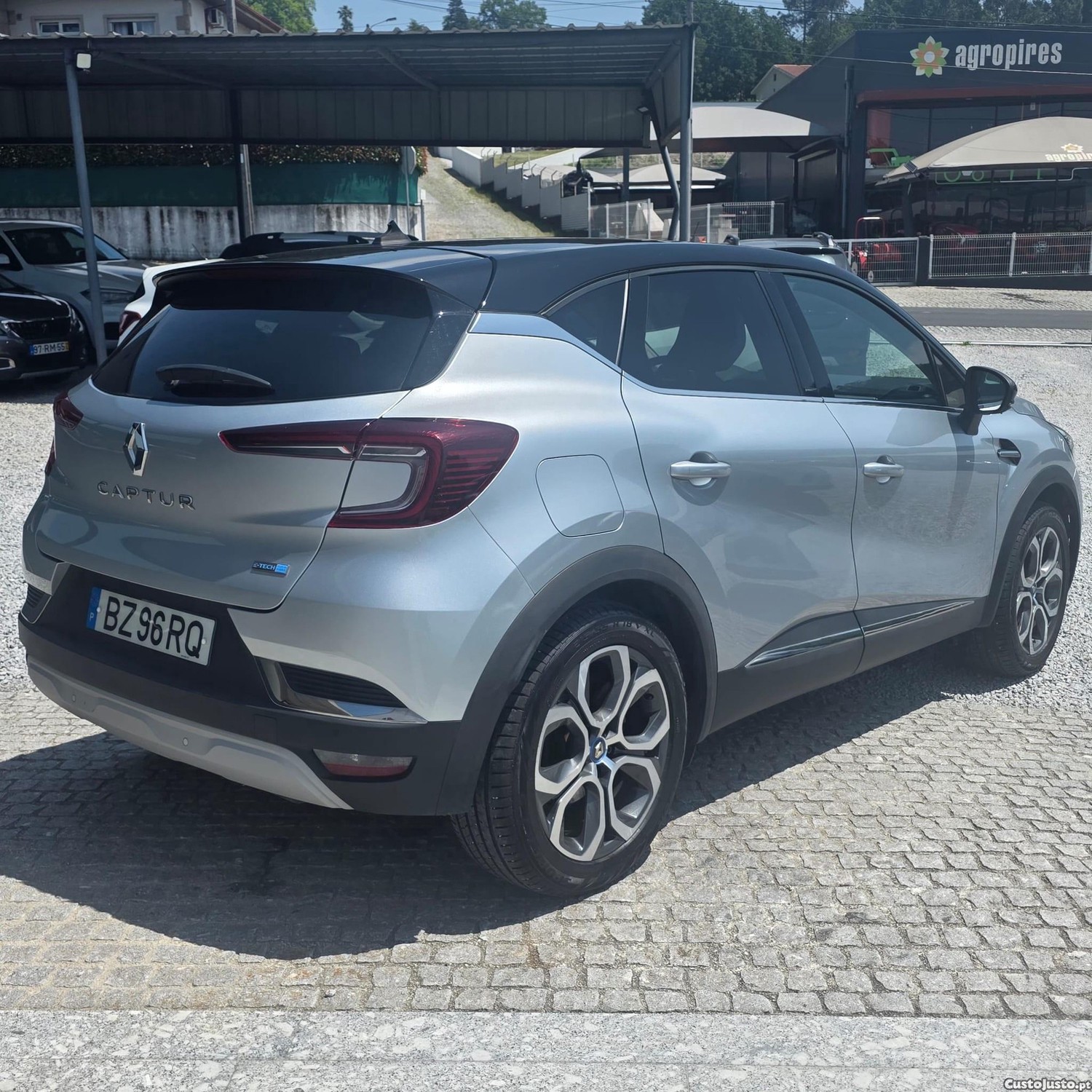 Renault Captur 1.6 E-Tech Plug-In Exclusive — fotografia 12