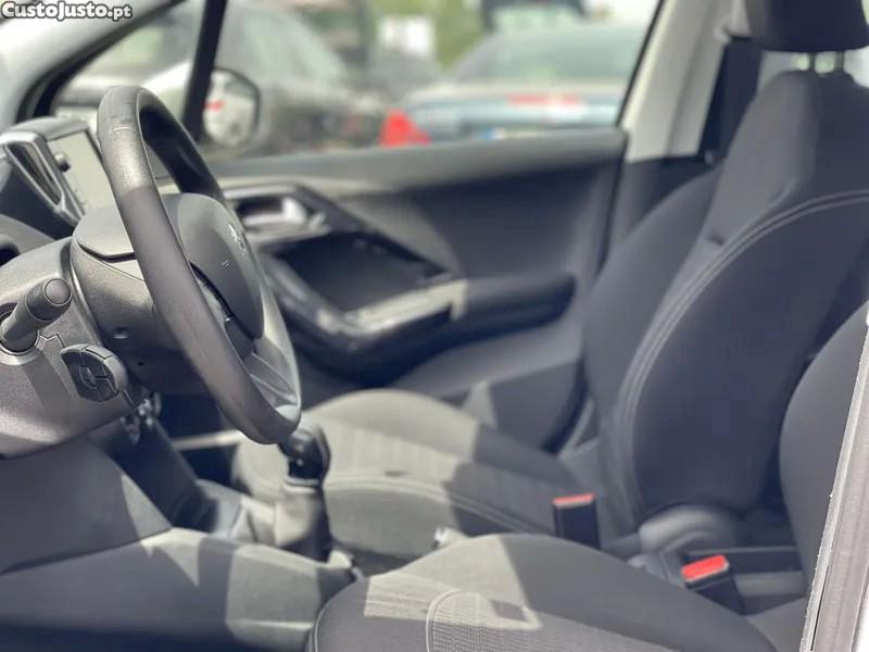 Peugeot 208 1.5 BlueHDi Active P — fotografia 11