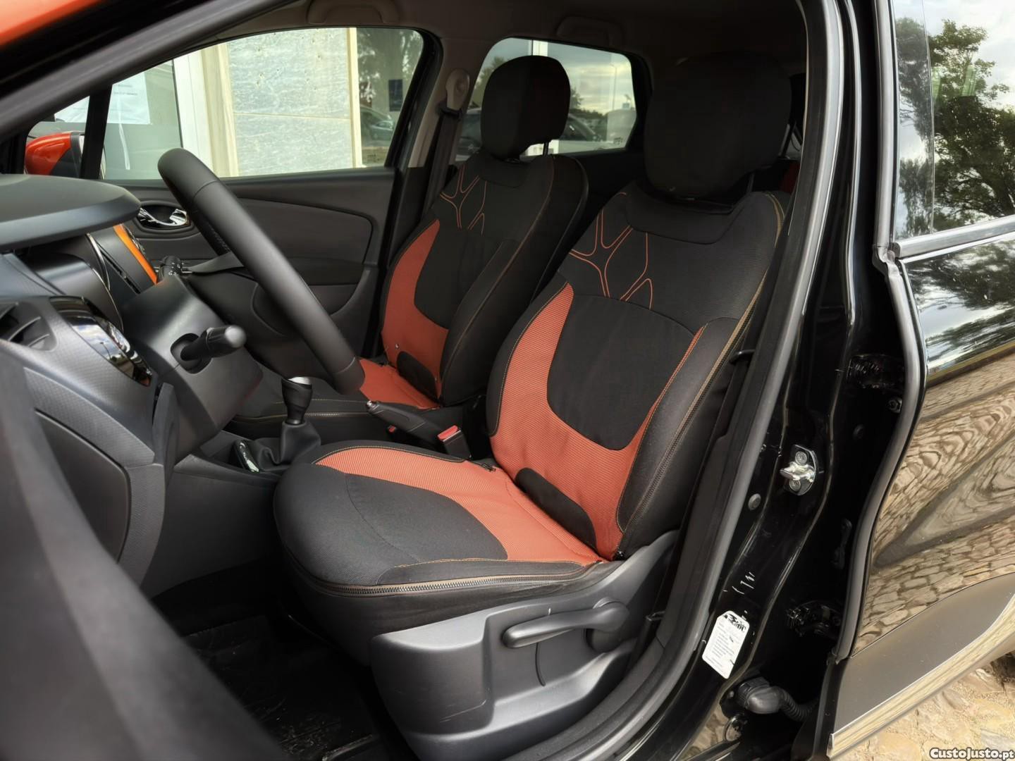 Renault Captur 1.5 dCi Exclusive — fotografia 14