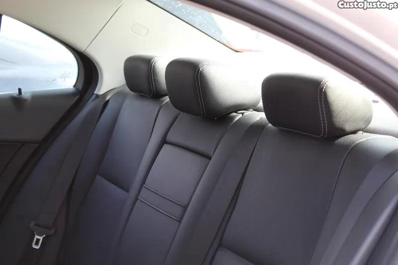 Mercedes-Benz C 180 d Exclusive — fotografia 5