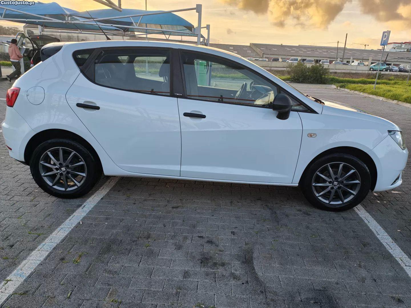 SEAT Ibiza 1.2 tdi i-tech — fotografia 8