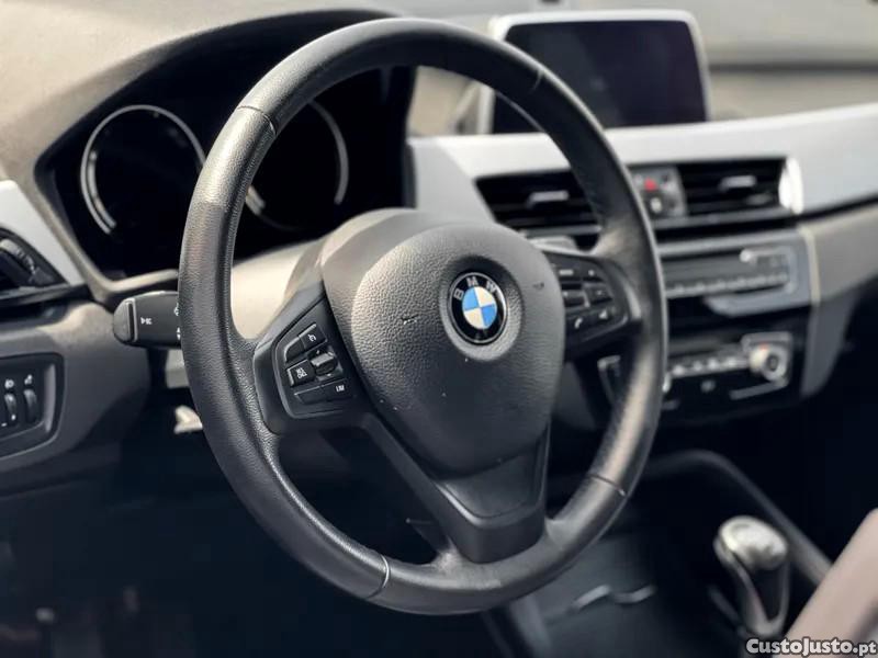 BMW X1 16 d sDrive Advantag — fotografia 14
